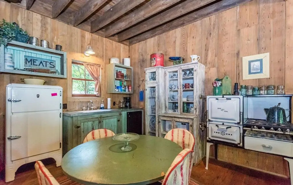 Ada's Peach Street Hideaway - Whole House