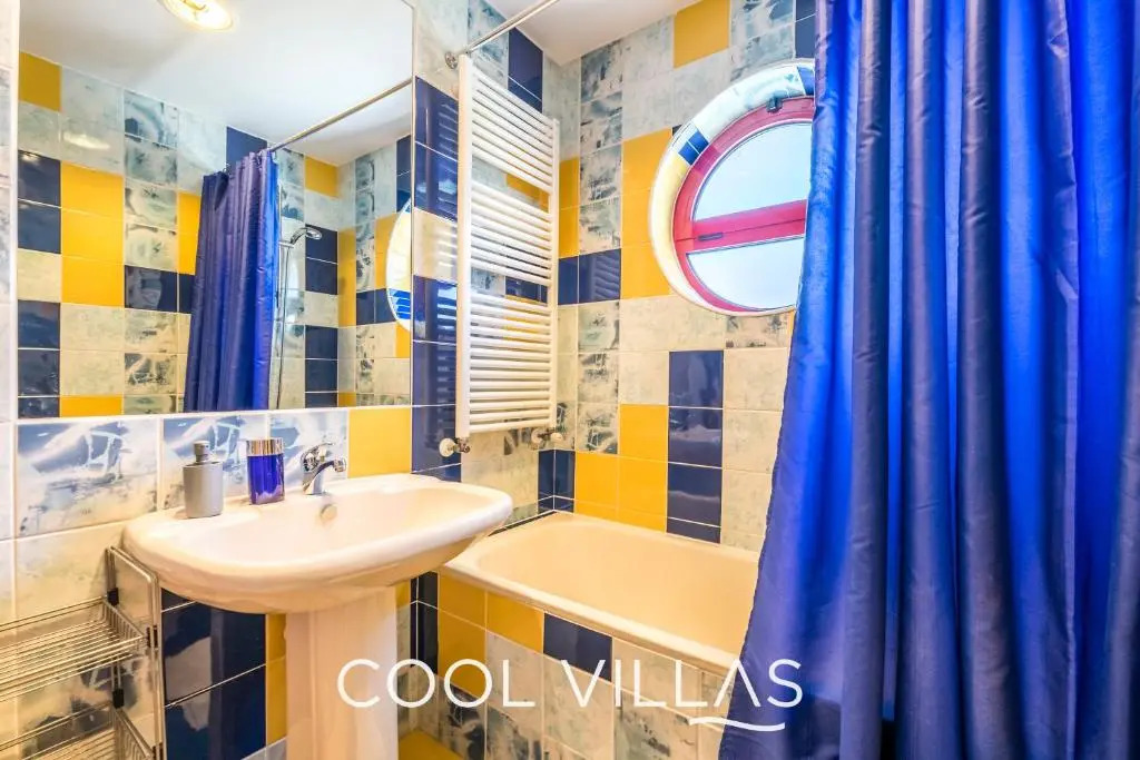 Villa AcquaMarina - 5 bedroom, water front villa