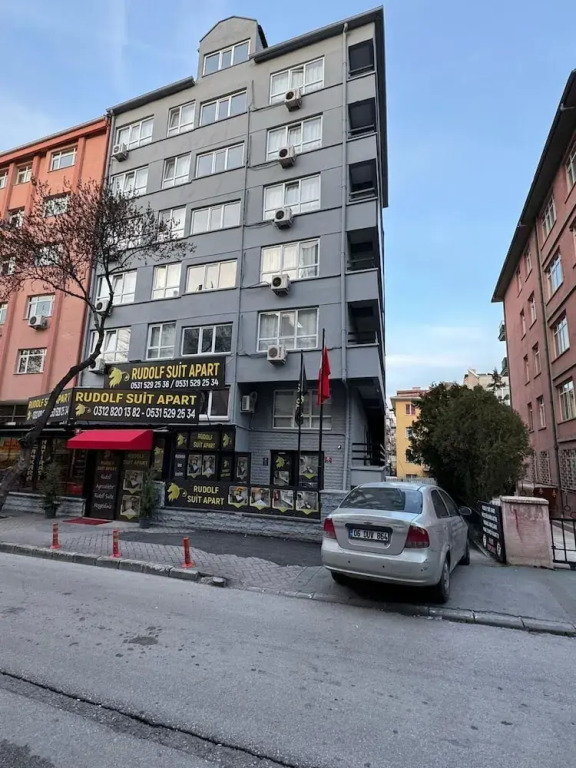 RUDOLF SUİT APART