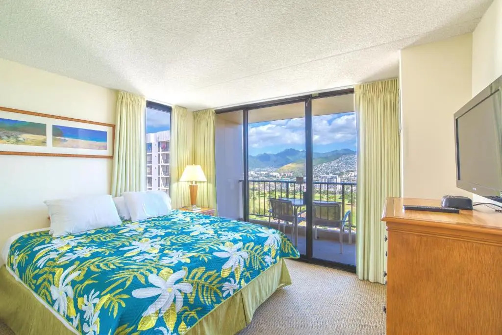 36th Floor with Beautiful Mountain Views | 1 Block to Beach | Free Parking & WIFI