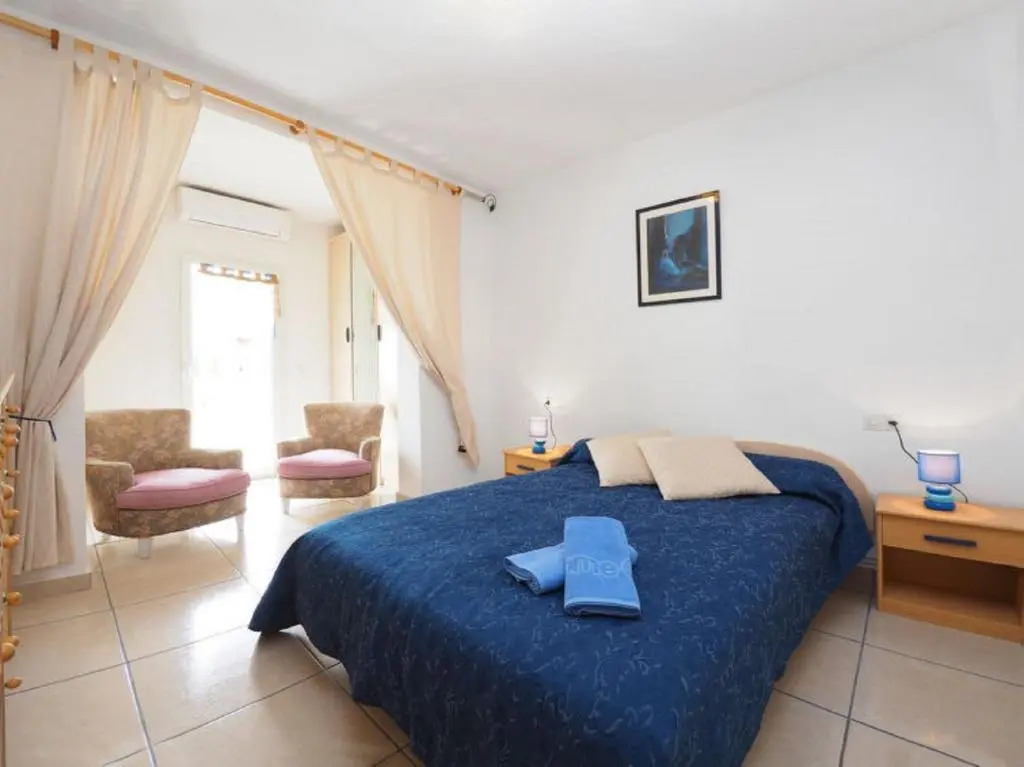 Casa Con 4 Dormitorios Con Piscina Y Amarres Privados Ref 354