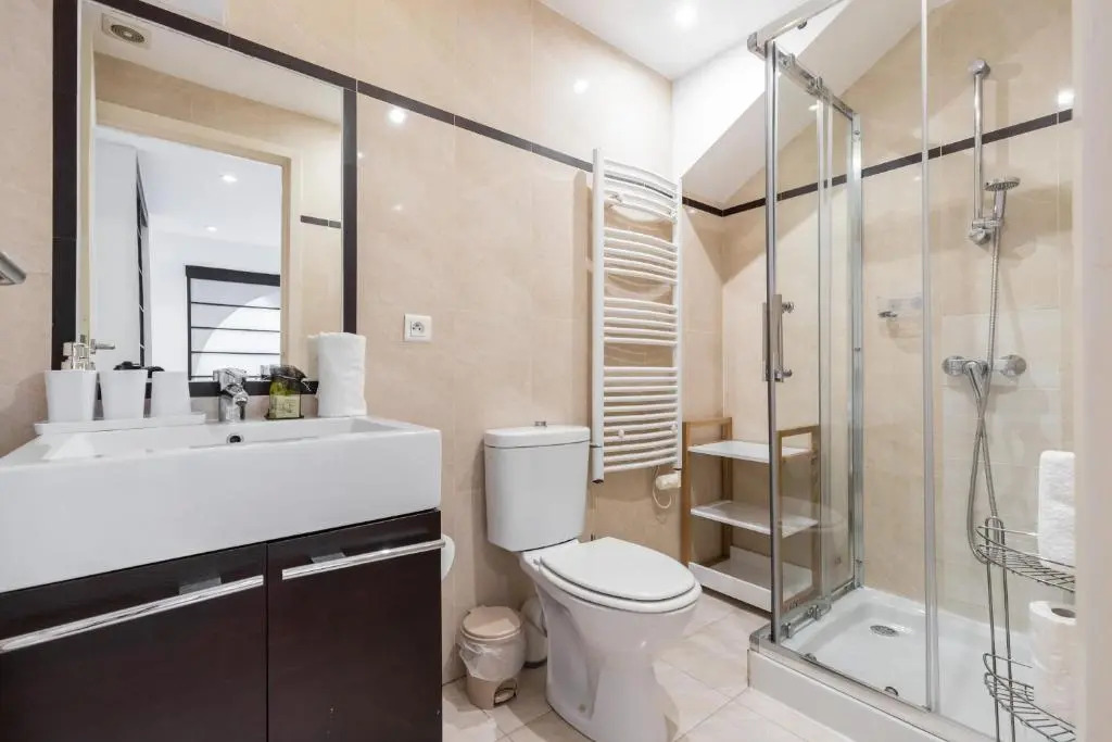 Massena Street - 1 Bdr Duplex with AC & Parking