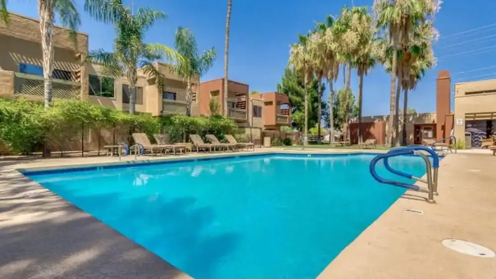 Stylish Old Town 2 Bdrm Ground Floor Condo