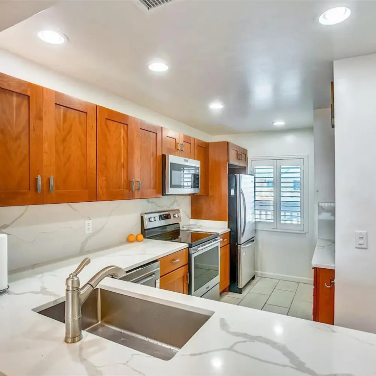 Sun-kissed FL Condo Ocean View Pool Free Tix