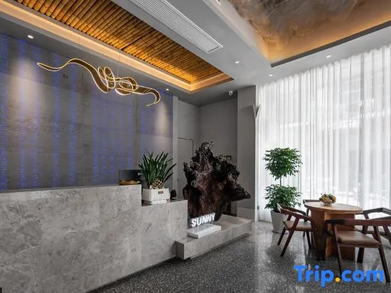 Sunny Day designer art space residential accommodation (Libo food street shop)