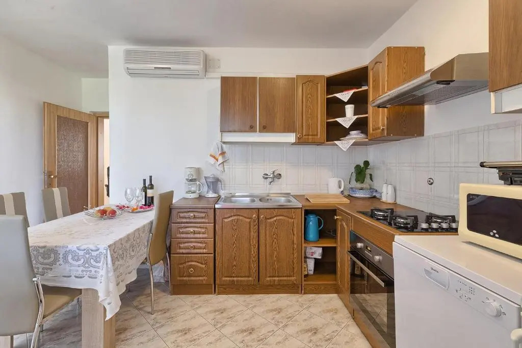 Apartman D&D, Dvorine 63