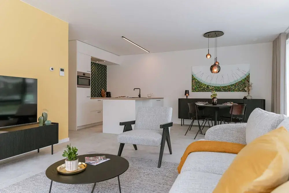 Cozy Ground-floor Apartment With Terrace Modern Amenities and Beachside Location
