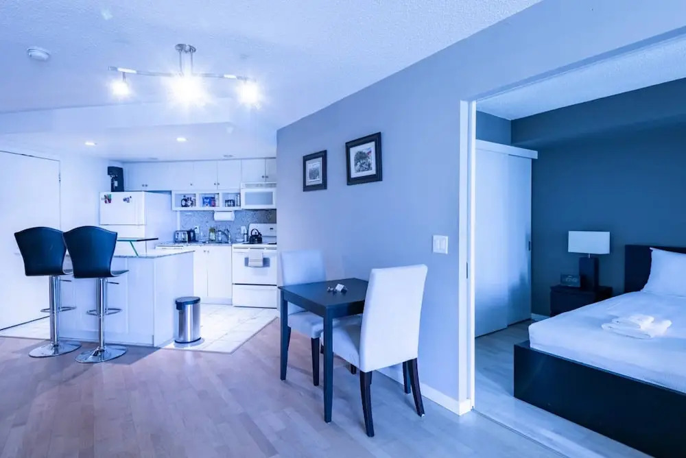 Chic 1 Bed in Heart of Downtown Toronto