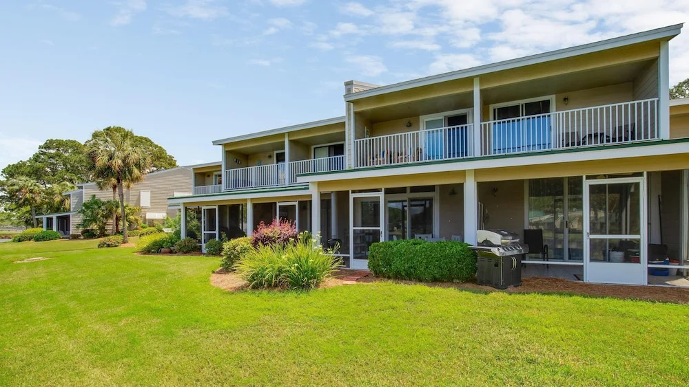 Brand new Furnishings & Paint April 2019! 6 Seat Golf Cart & bay Views!