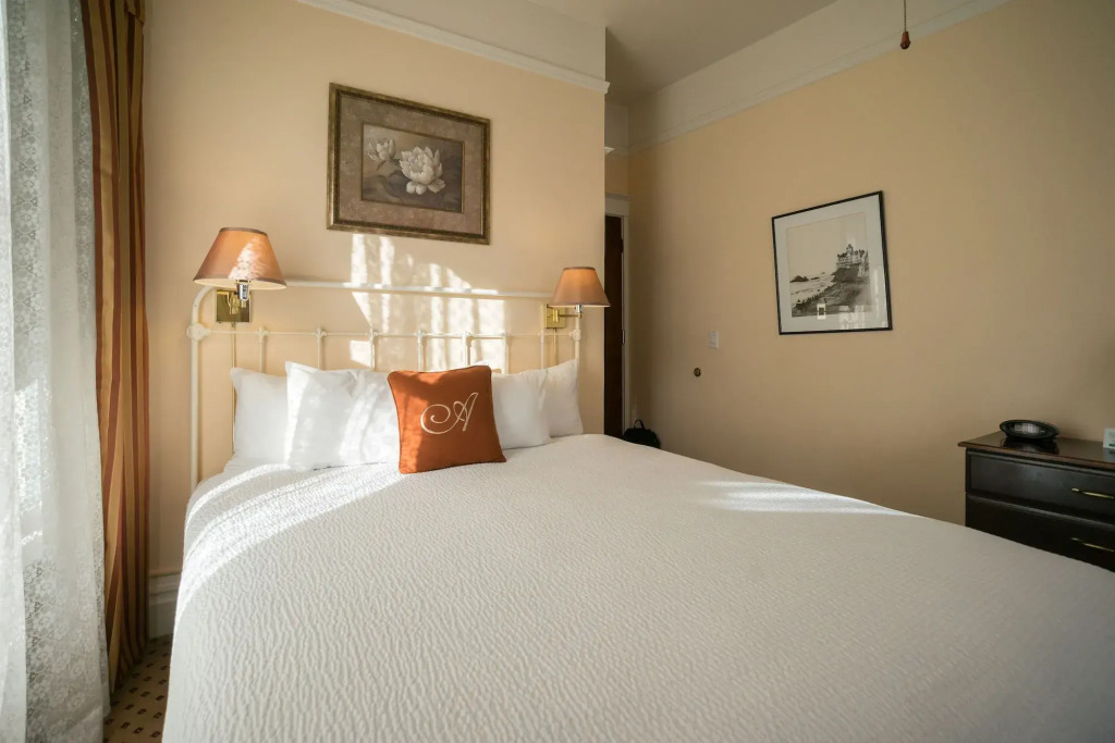 The Andrews Hotel