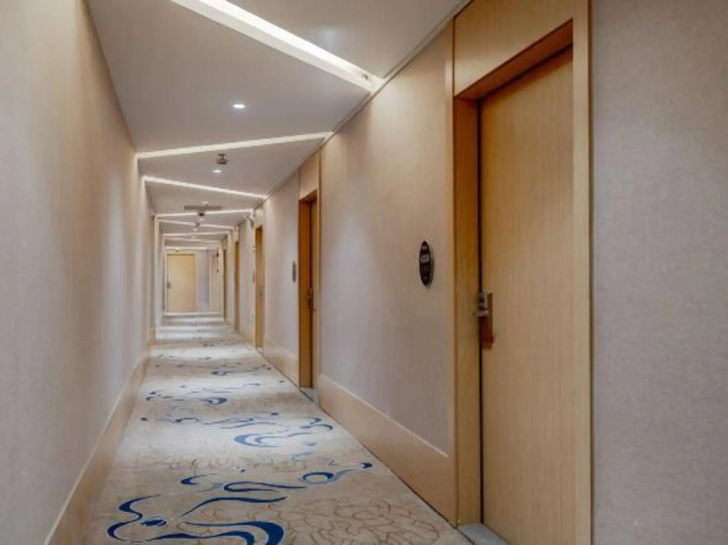 Homeinn Ease Hotel (Shanghai Qiantan Sanlin Subway Station)