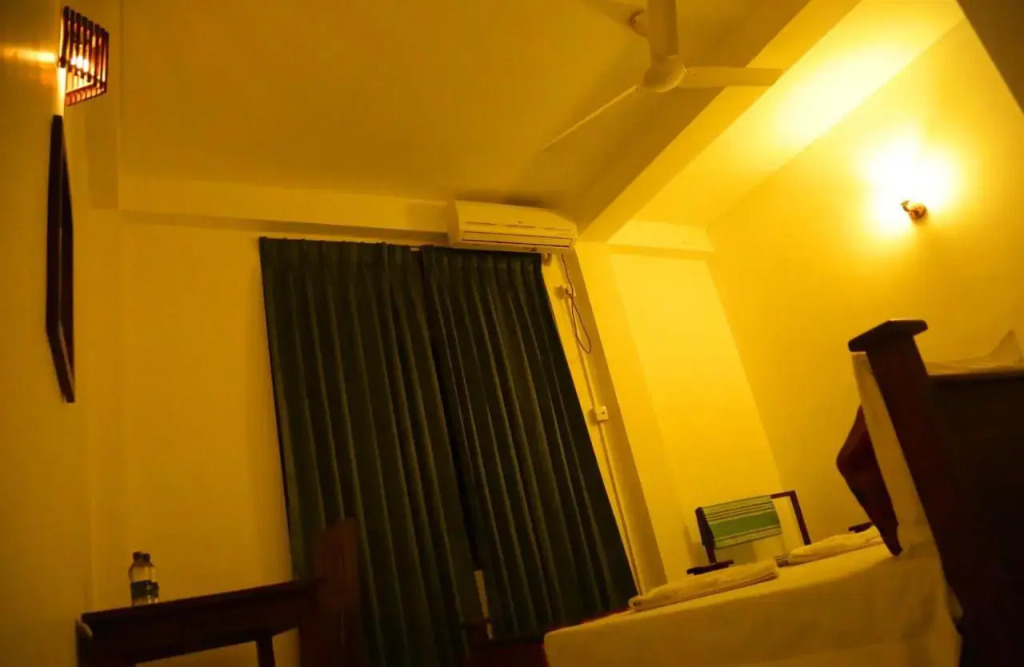 Vishmee Holiday Inn