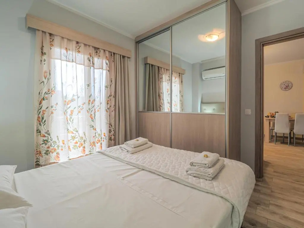 Charmy 2BD Apartment near Mon Repos Beach