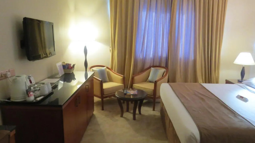 Click Park Hotel