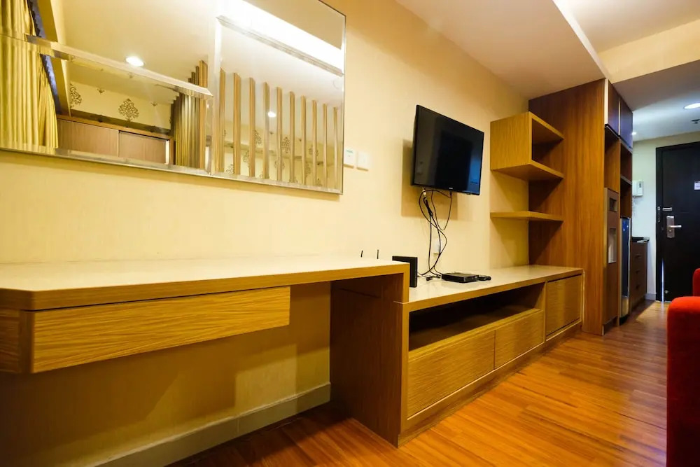 Comfy Studio Apartment at Tamansari The Hive By Travelio