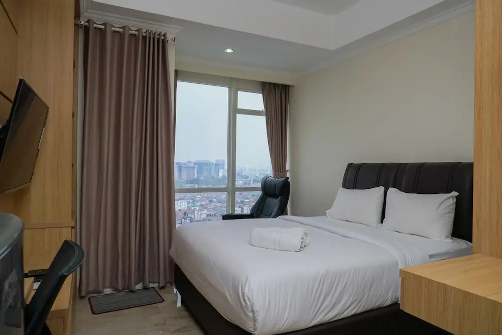 Elegant and Tidy Studio Apartment @ Menteng Park By Travelio