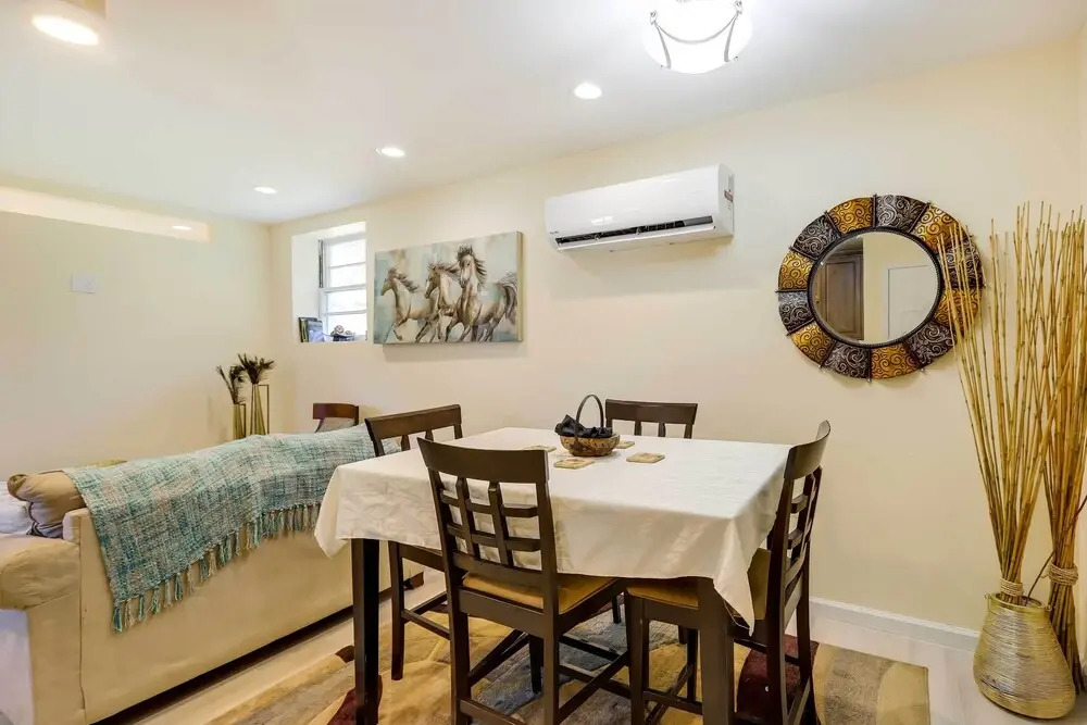 Fayetteville Guest House: Walk to Nature Preserve!
