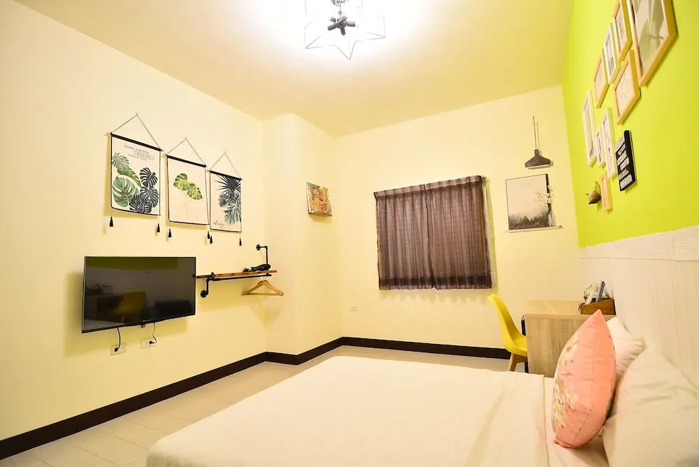 Paper Jet B&B