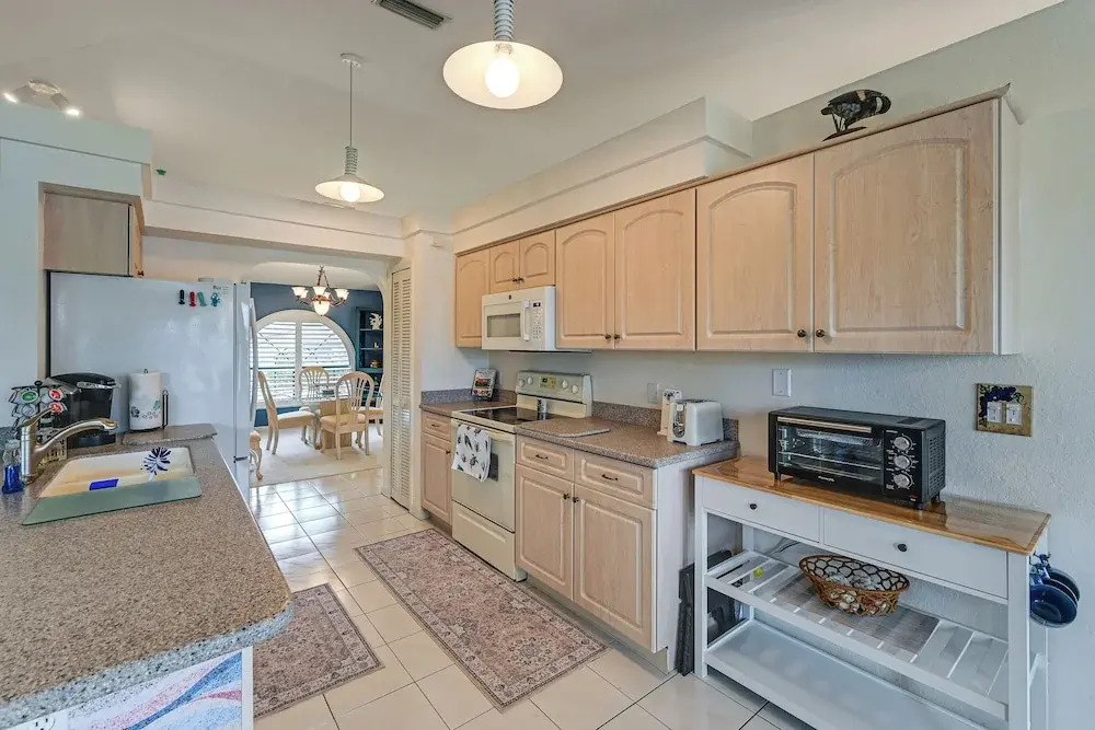 Waterfront Cape Coral Home: Views & Birdwatching