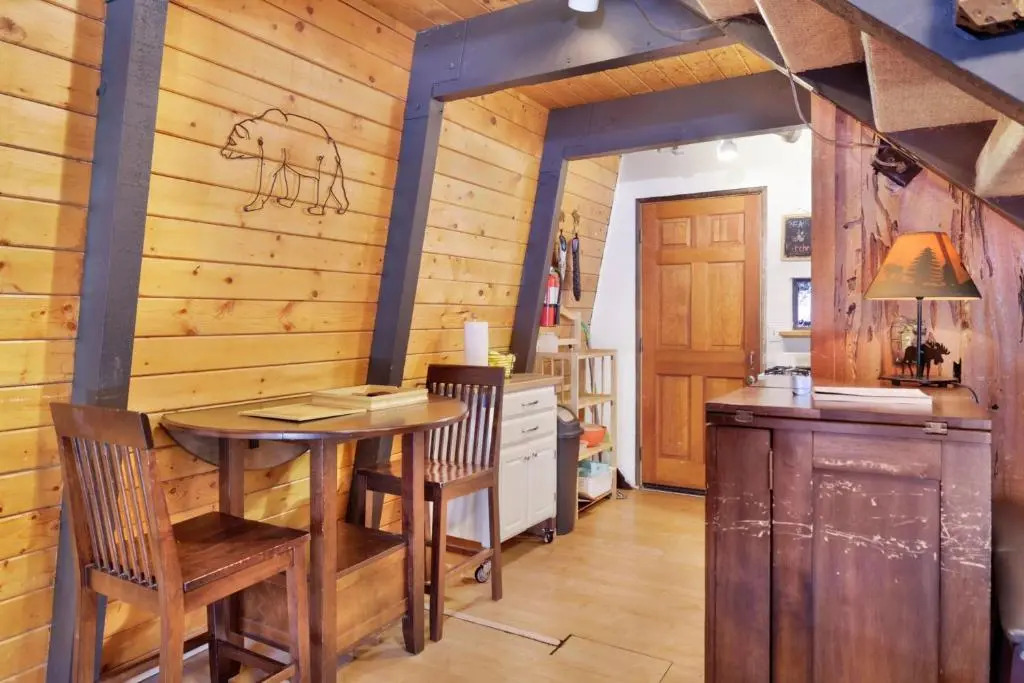 Wolf Cub Cabin#1946