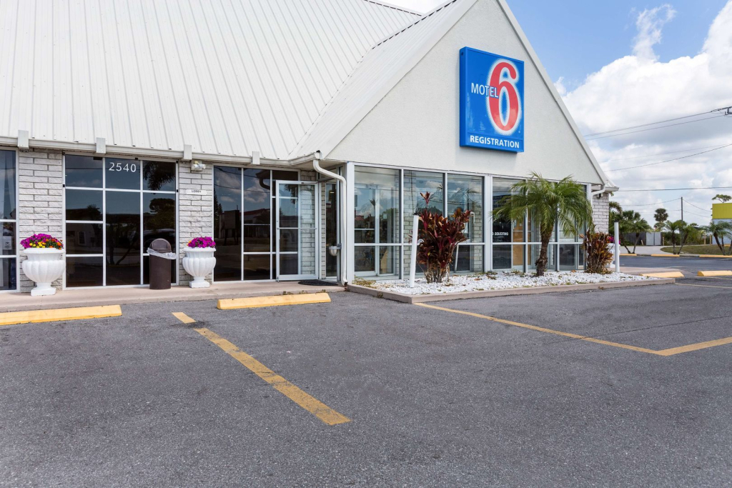 Motel 6 Englewood, FL
