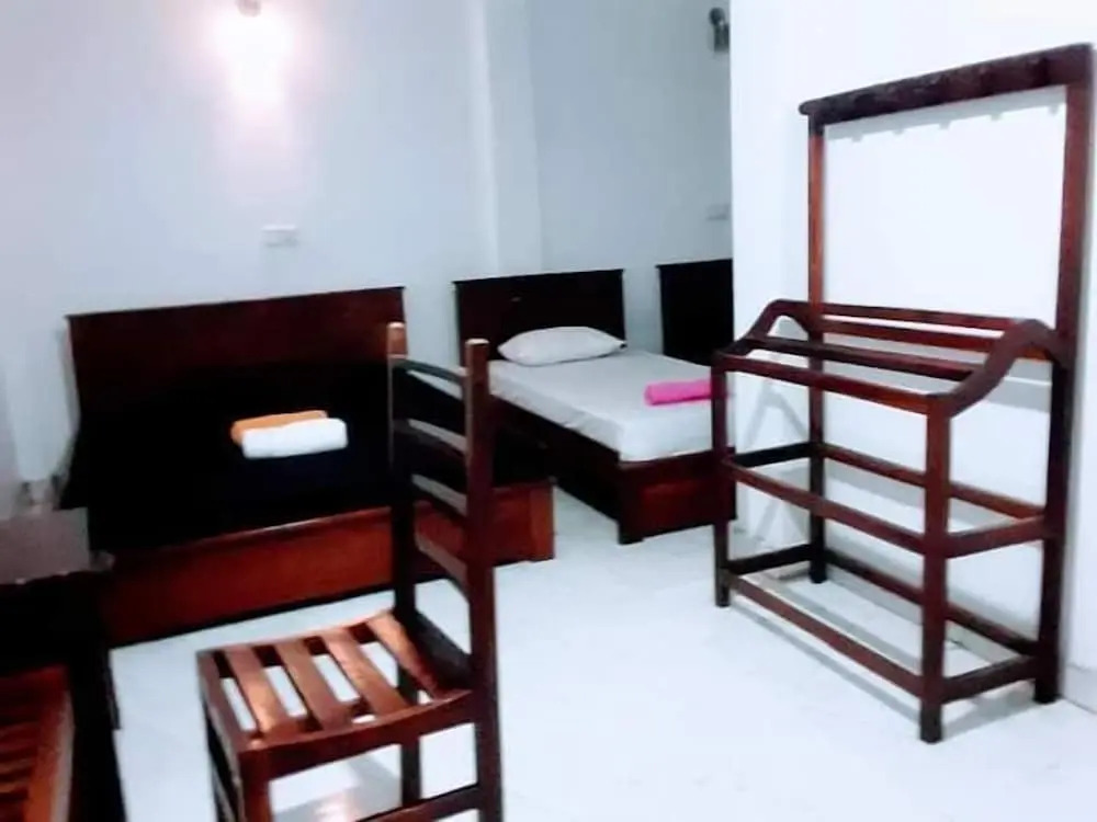 Black And White Kandy Guest House