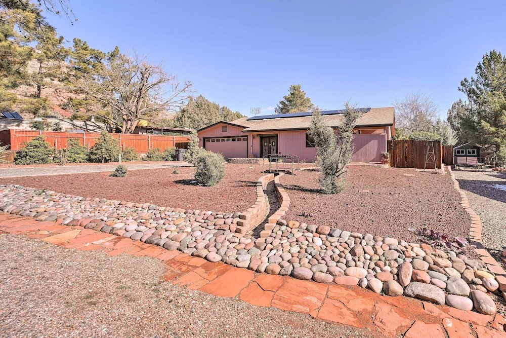 Private Hot Tub Pet-Friendly Home in Sedona!