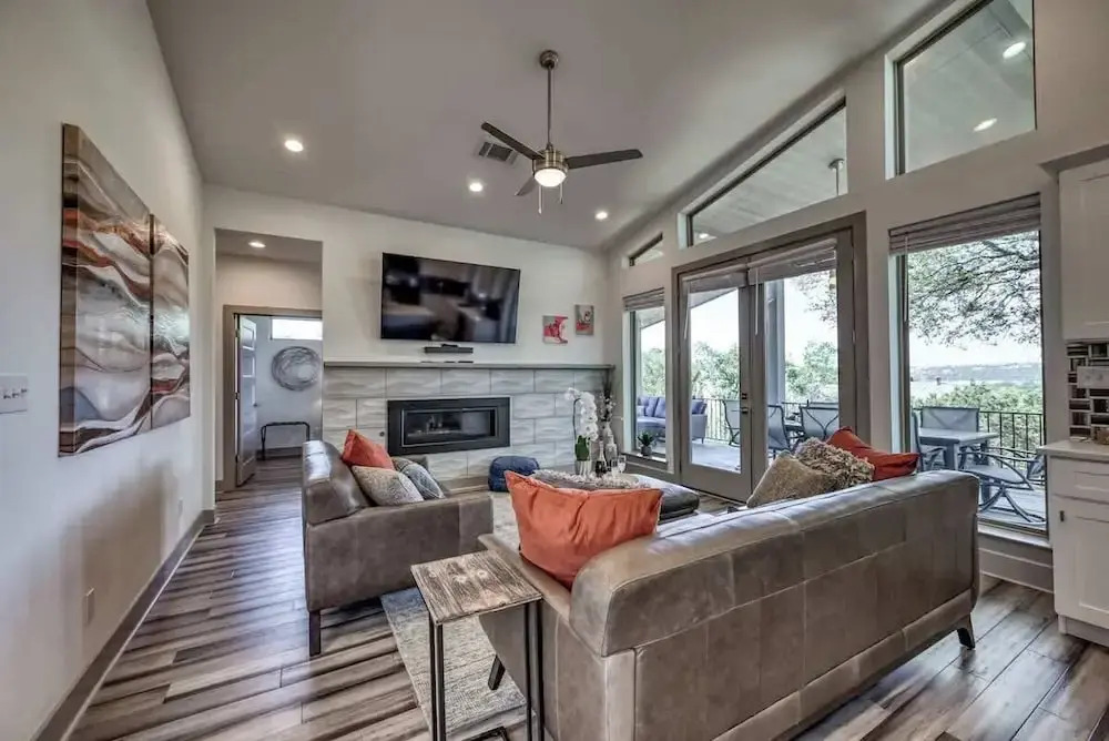 Upscale 5BR Home on Lake Travis/hottub/lake Views