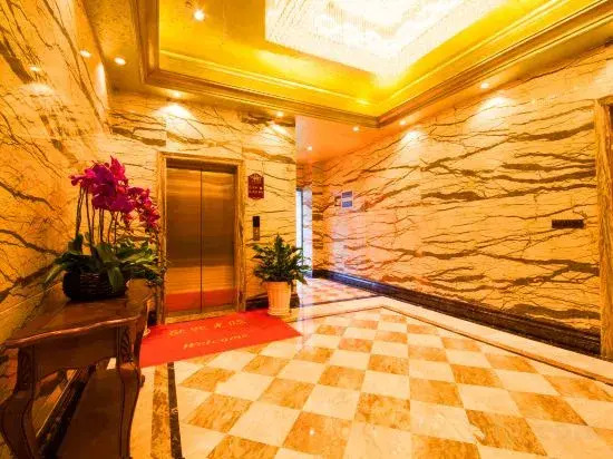 Yuechen Hotel (Xietaizi Subway Station)