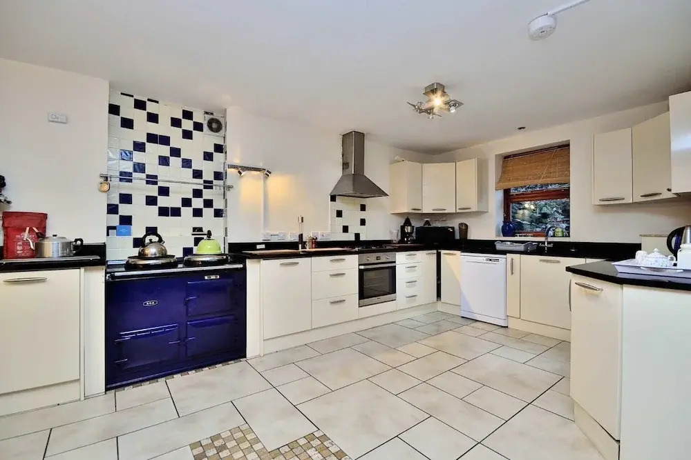 Betws Y Coed Holiday Home by Guestz