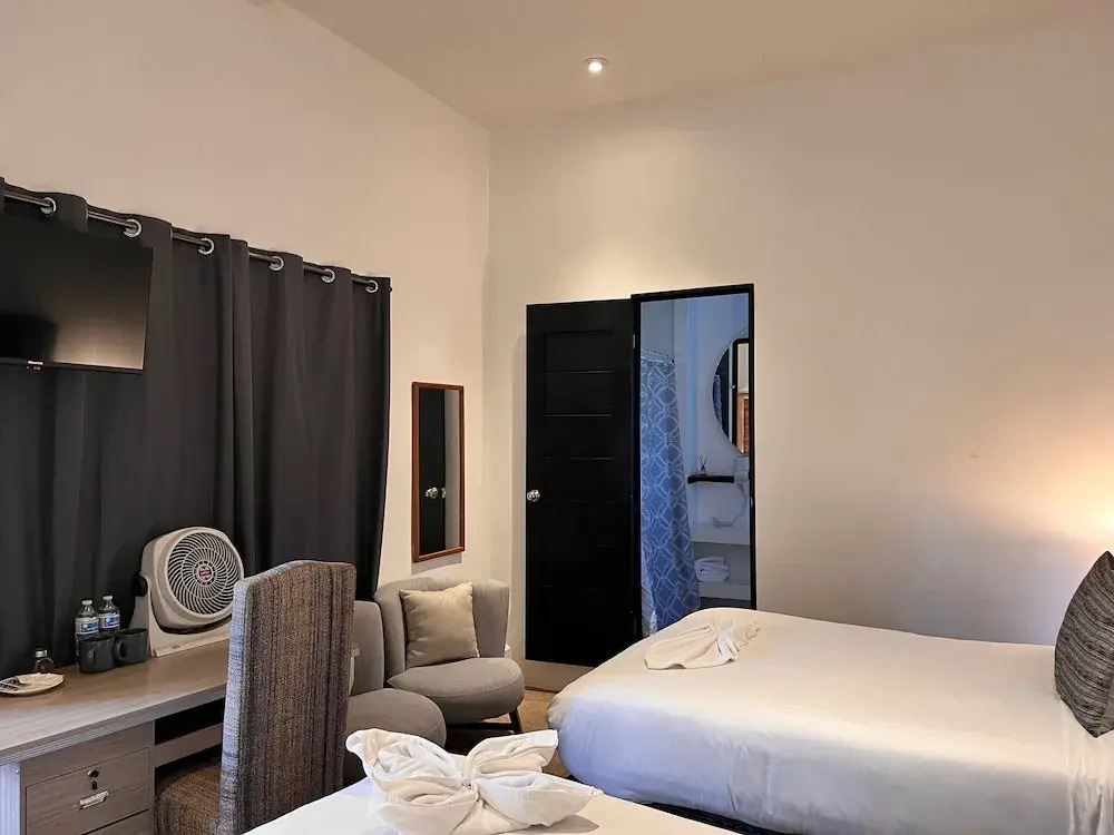 Grupo Hotelero Colibri