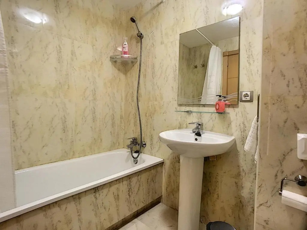 2239-Lovely 2 bedrooms with pool and paddle court