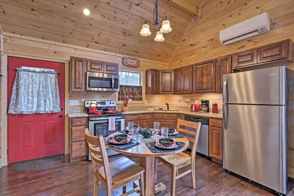 Hot Tub & Views: Charming Bryson City Cabin!