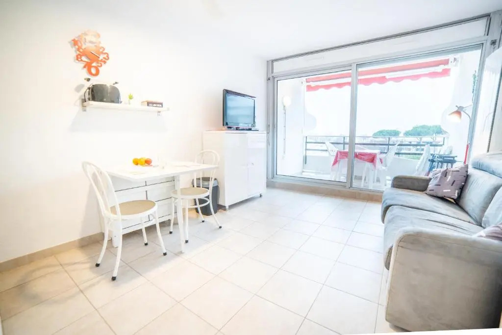 SUN7 STUDIO -FACE PLAGE- WIFI-PARKING -PISCINE - CoHôteConciergerieLaGrandeMotte