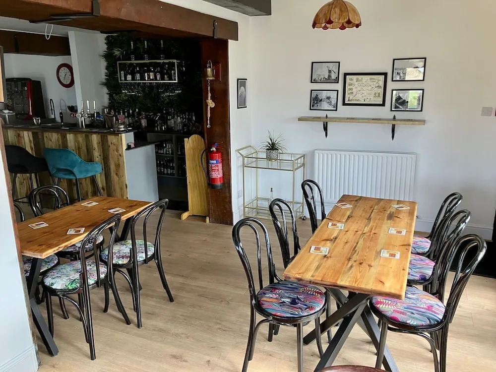 The Crown Lodge Bar Bed & Breakfast
