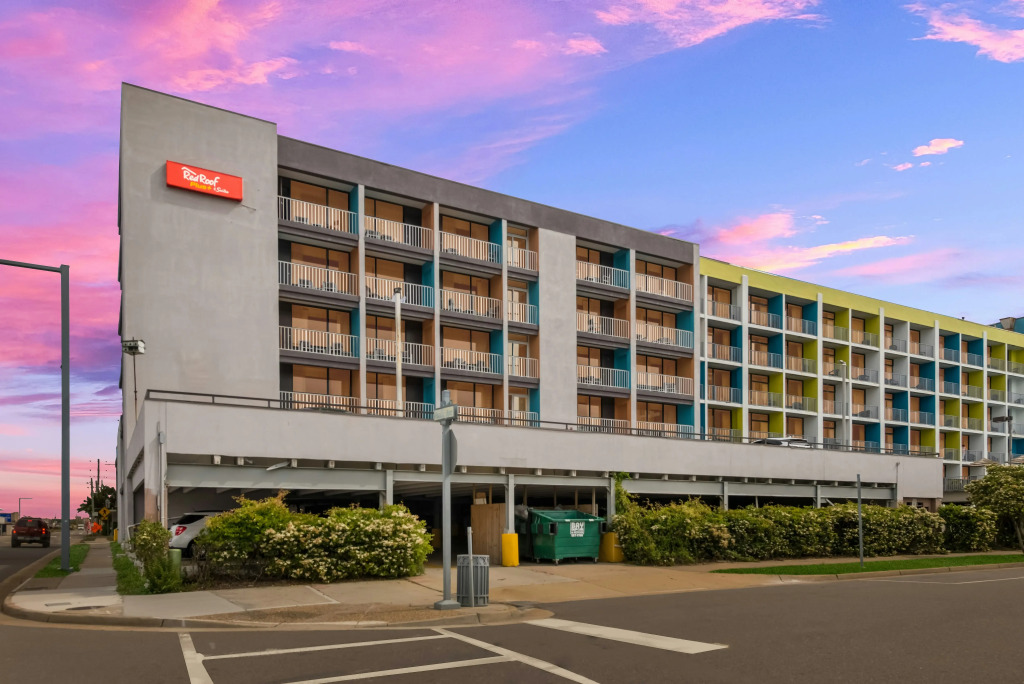 Red Roof Inn PLUS & Suites Virginia Beach - Seaside