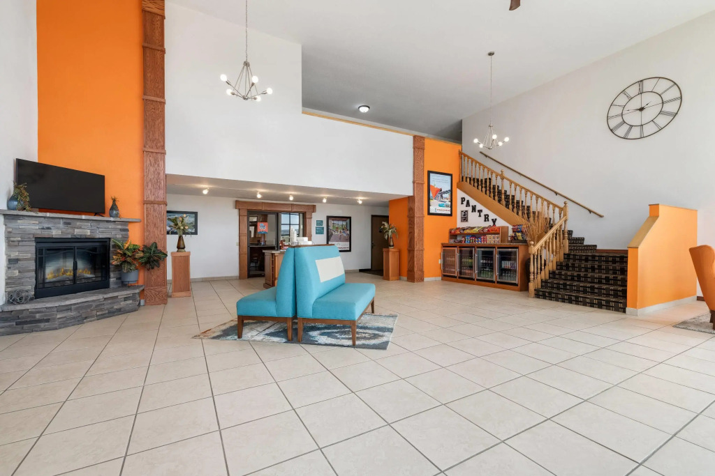 Howard Johnson by Wyndham Oacoma Hotel & Suites