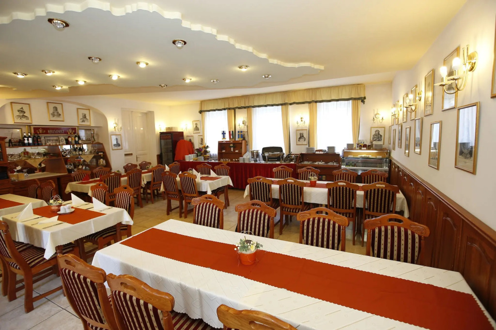 Hotel Korona Wellness, Rendezvény és Borszálloda