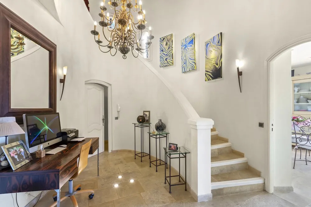 Cannes Mandelieu Lovely 6-Bed Villa