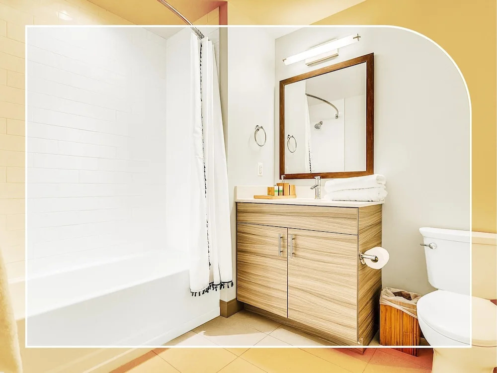 NUOVO - Center City Apartments