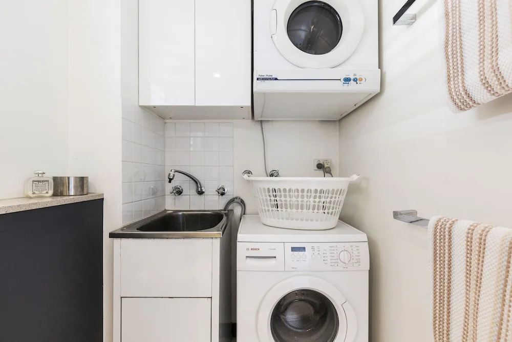 Spacious 1 Bedroom Apt Close To Green Square & Pool