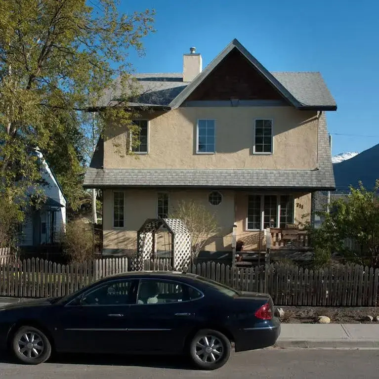 711 Miette Ave