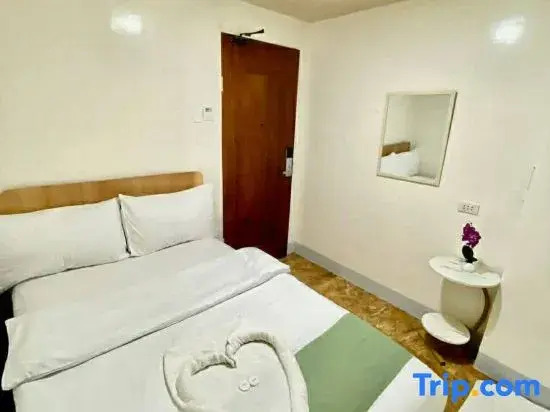 RedDoorz at Urban Hotel