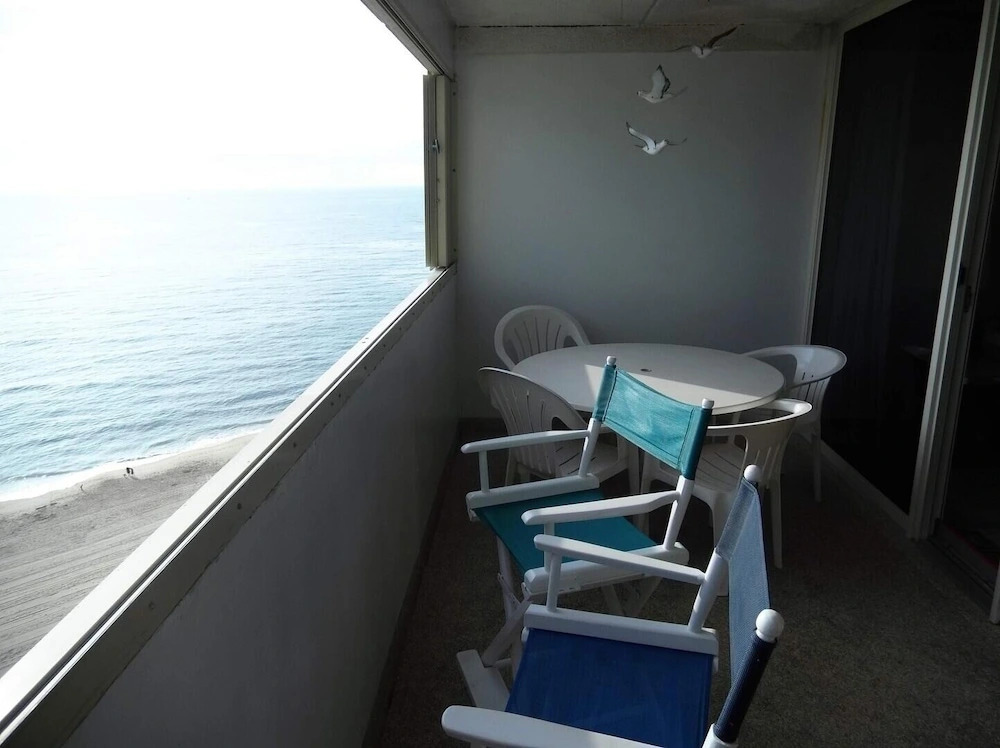 Atlantis 1608 2 Bedroom Condo by RedAwning