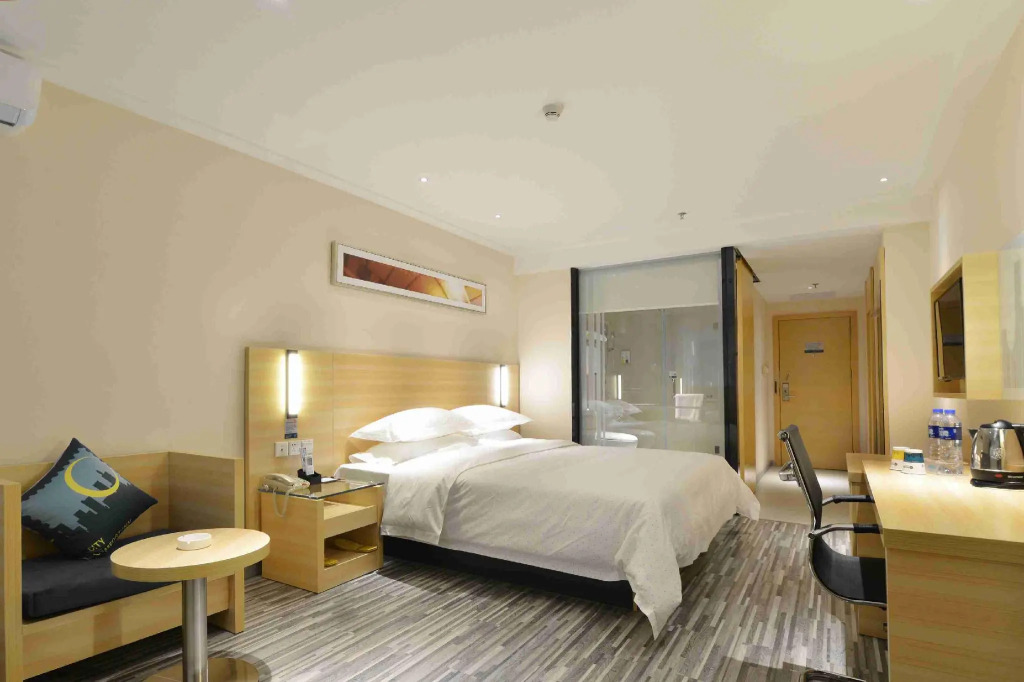 Queen Design Hotel (Qiandeng Lake Resort Guicheng Subway Station Branch)