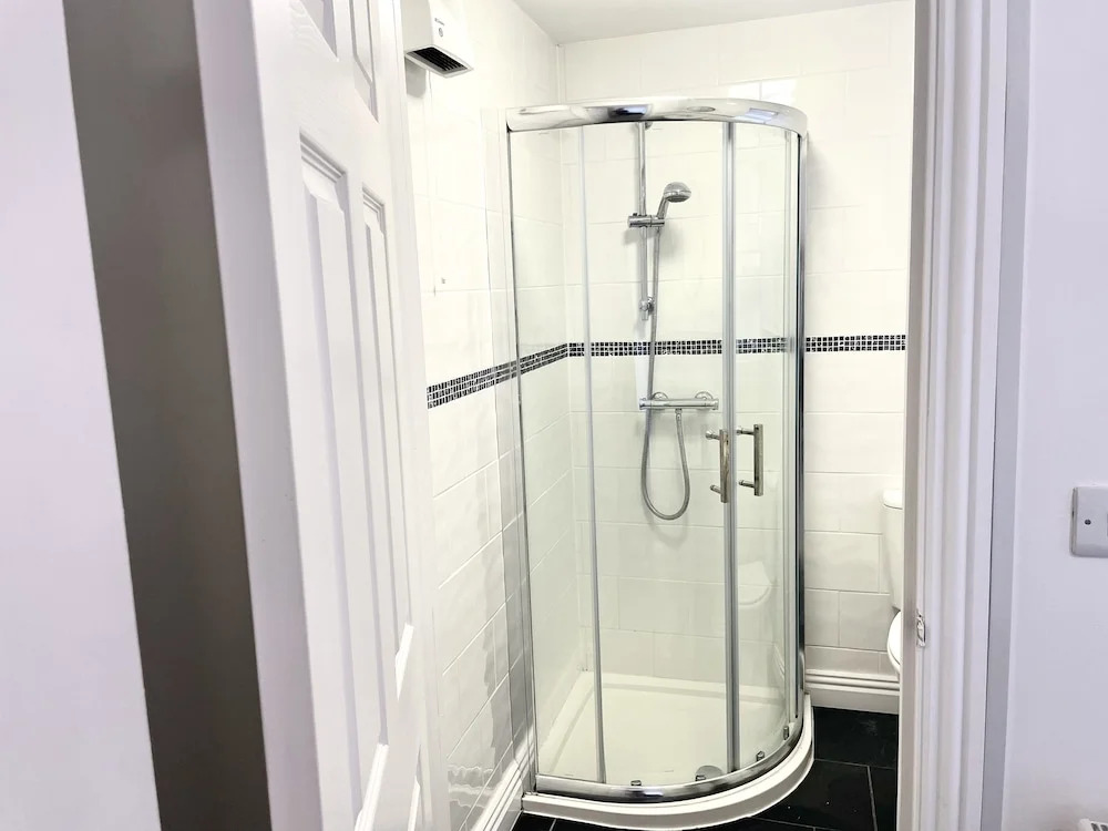 Vibrant 6 bed Stylish Home in Heart of Southsea
