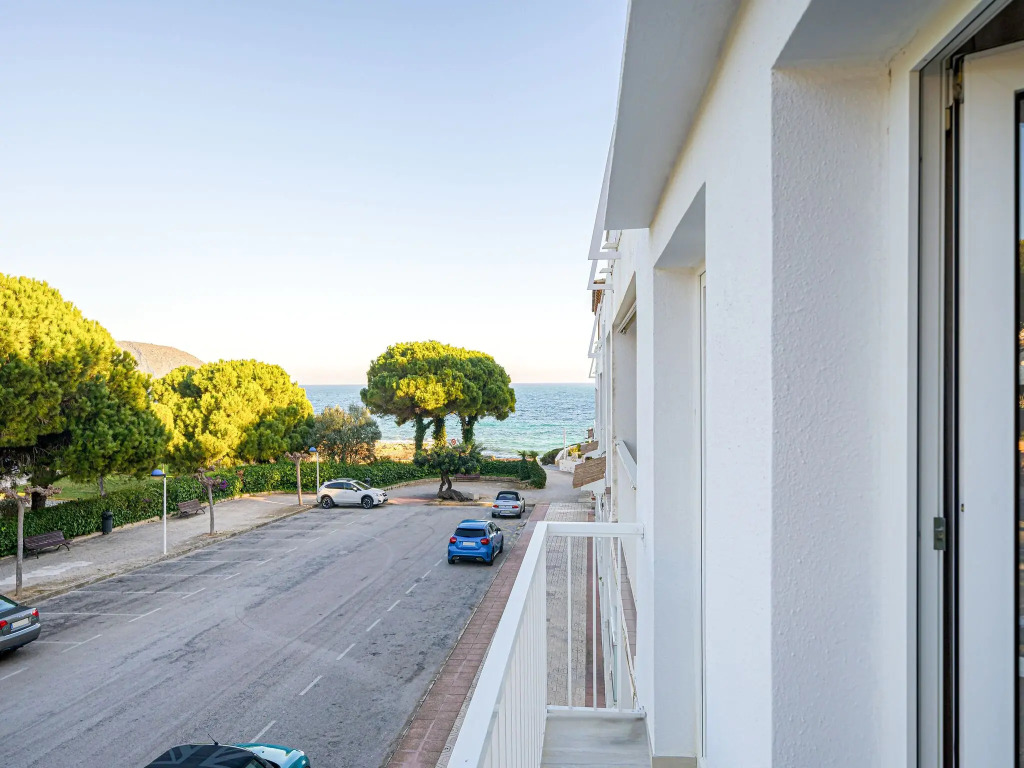 Comfort Steps from the Sea