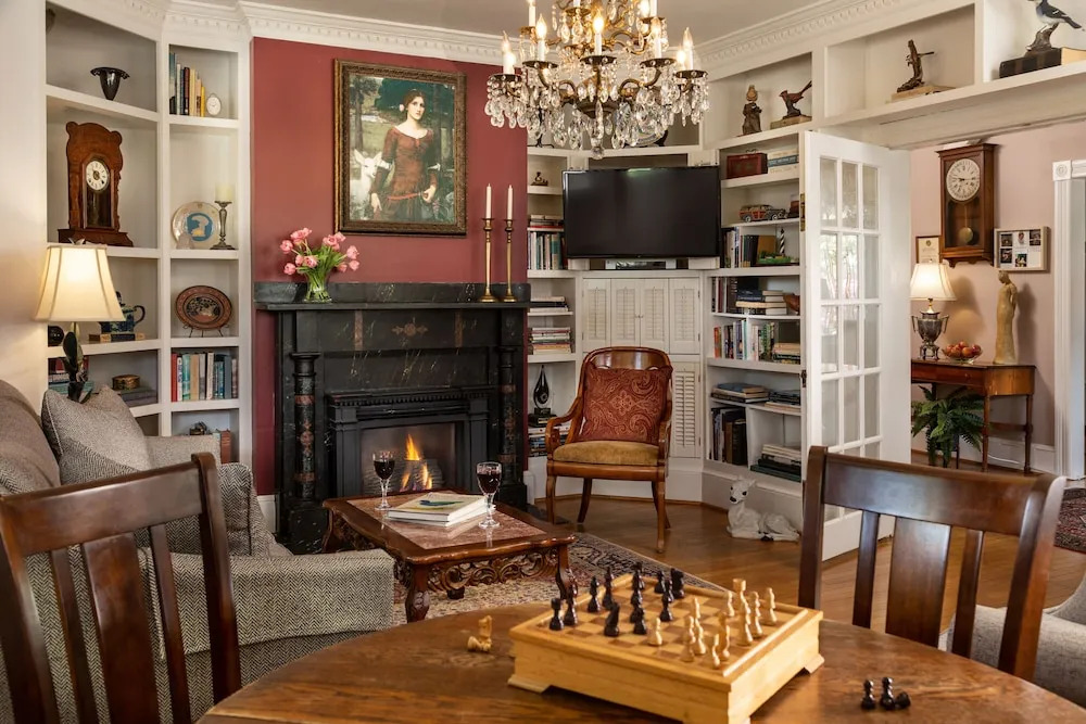 White Doe Inn Bed & Breakfast