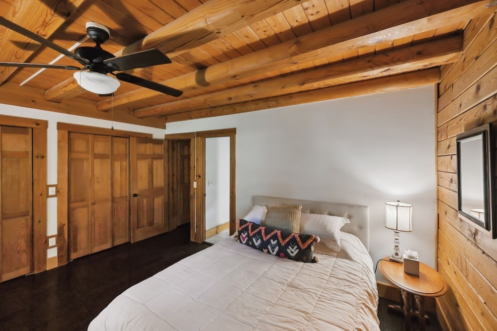 Cushing Home Family Cabin Near Wachusett Mtn 4 Bedroom Home