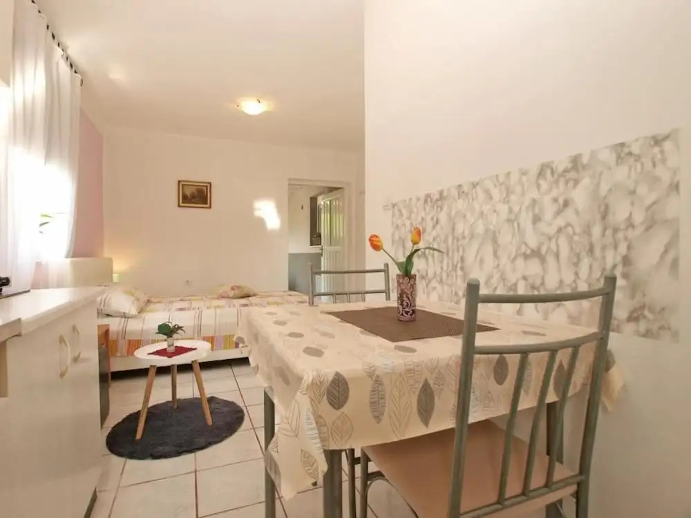 Cozy Studio Apartment With Private Outdoor Space